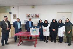 بازدید رئیس دانشگاه علوم پزشکی گیلان از روند برگزاری انتخابات در صندوق سیار مراکز آموزشی و درمانی